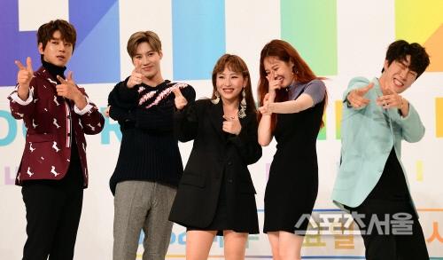 [SS포토] '더 유닛' 현아, '이 포즈 쑥스러워요'