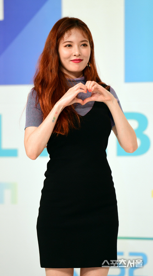 [SS포토] 현아 '부드러운 미소에 사랑스런 하트'