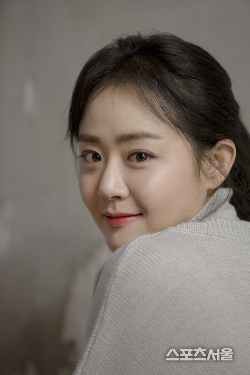 [SS인터뷰]문근영, 깨질듯 투명 감성 "아팠던 경험, 인생의 답 되진 않았다"