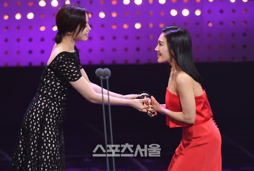 [SS포토]최희서, '더 서울어워즈'에서도 신인상