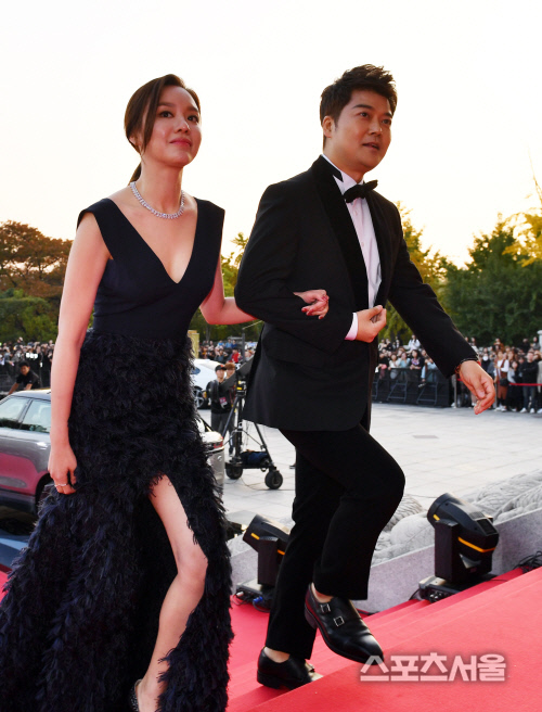 김아중 살짝 드러난 각선미'[SS포토]