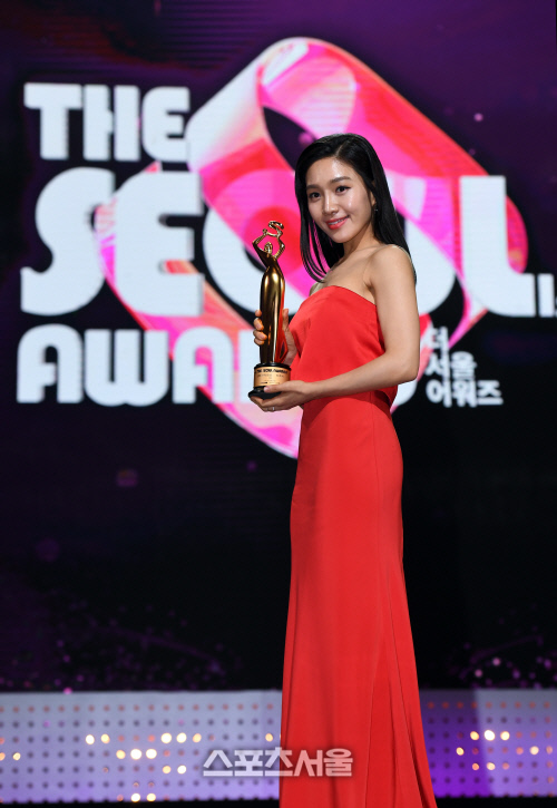 [SS포토]더 서울어워즈, 영화 여우신인상 최희서