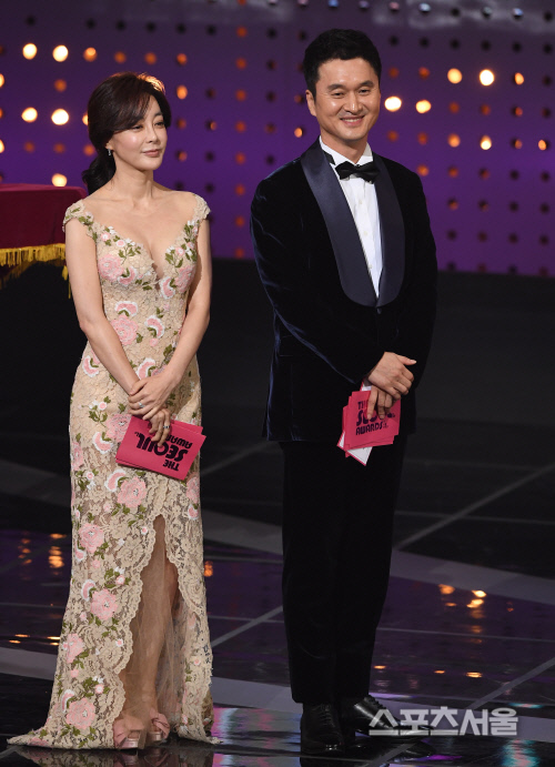 [SS포토] 장현성-김혜은, 영화부문 조연상을 시상합니다~