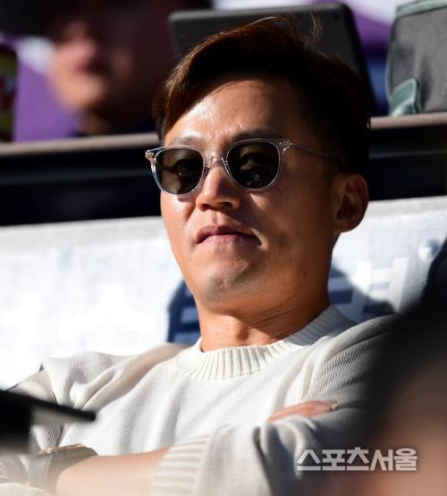 [SS포토] 한국시리즈 4차전 직관 온 이서진