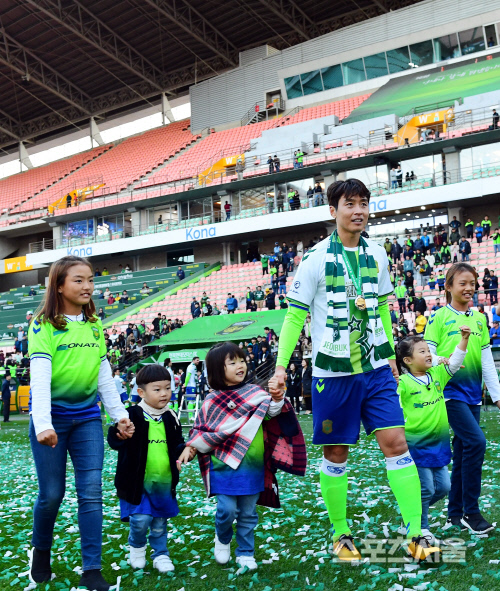 [SS포토] '200호골' 이동국, 우승 꽃길 걸어요~