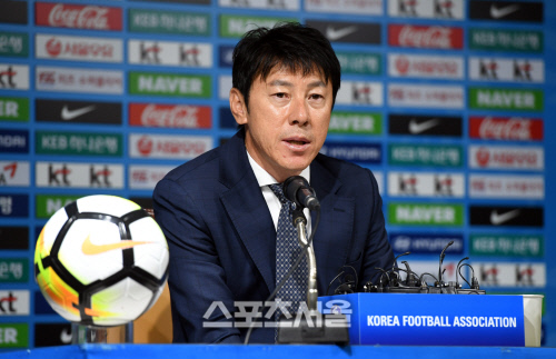 [SS포토]신태용 감독, '이동국 제외, 이정협 발탁'