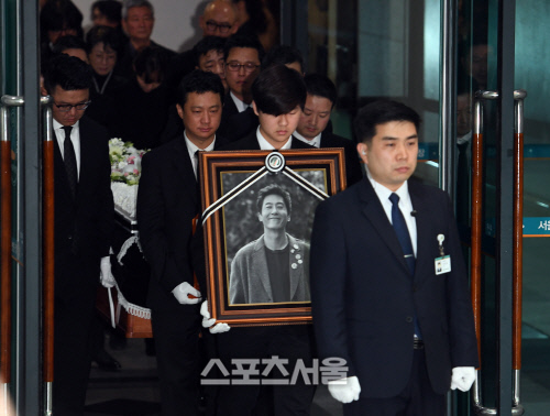 [SS포토]갑작스레 세상 떠난 김주혁의 발인