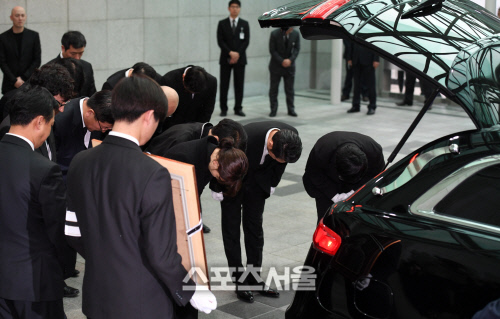 [SS포토]김주혁 마지막 가는 길, 발인