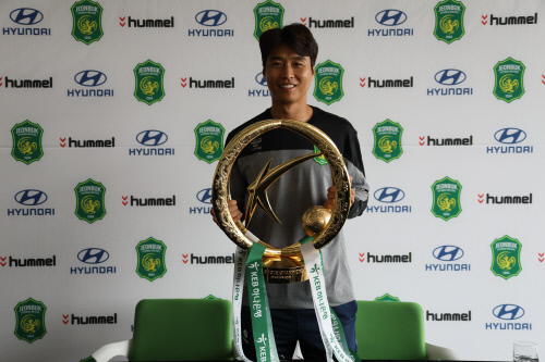 자신감 넘친 이동국 "현역 은퇴 없고, 대표팀 은퇴도 없다"