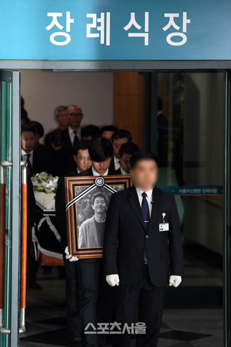 "영면에 들다" 故김주혁 발인…따뜻한 기억 남기고 떠났다