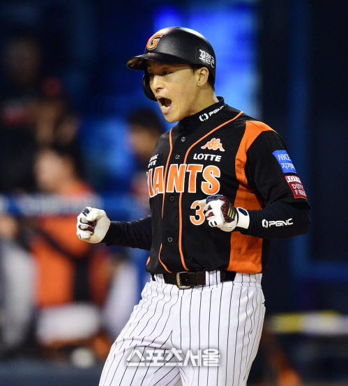 [SS포토] 연타석포 손아섭 \'방망이 불 붙었어\'