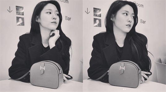 "흑백 사진도 예쁘다"…설현, 청순 美의 교과서