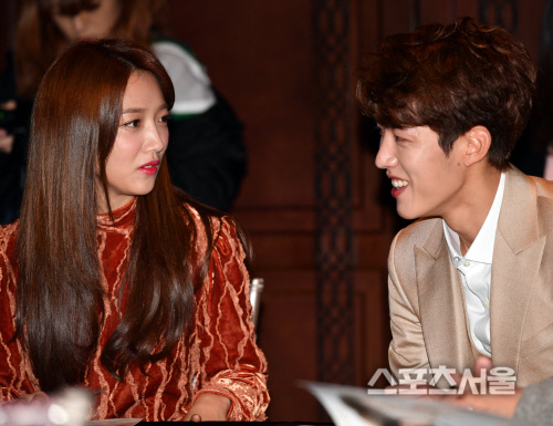 \'미워도 사랑해\'  표예진, 이성열과 수다중[SS포토]