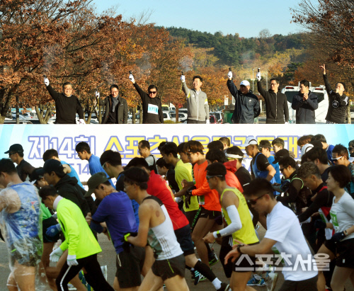 [SS포토] 스포츠서울 마라톤대회, 가을 하늘에 울리는 축포~!