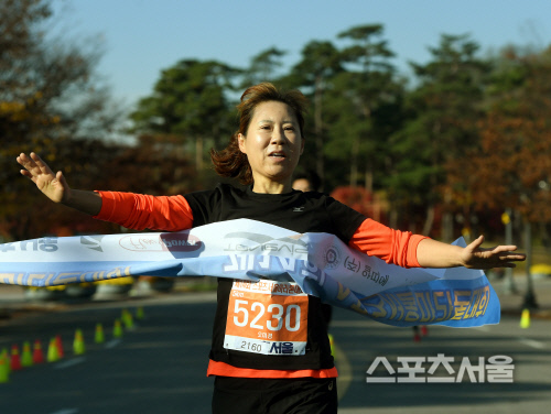 [SS포토] 스포츠서울 마라톤대회, 여자 5km의 입상자~