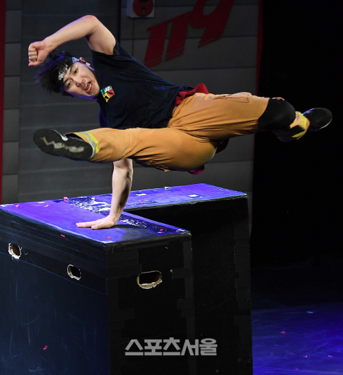 [SS포토]허공을 가르는 '파이어맨', "얍!"