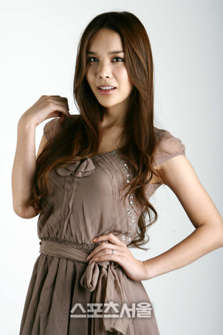 '자궁 척출' 발언에 역풍 맞은 하리수, 결국 SNS 비공개 전환