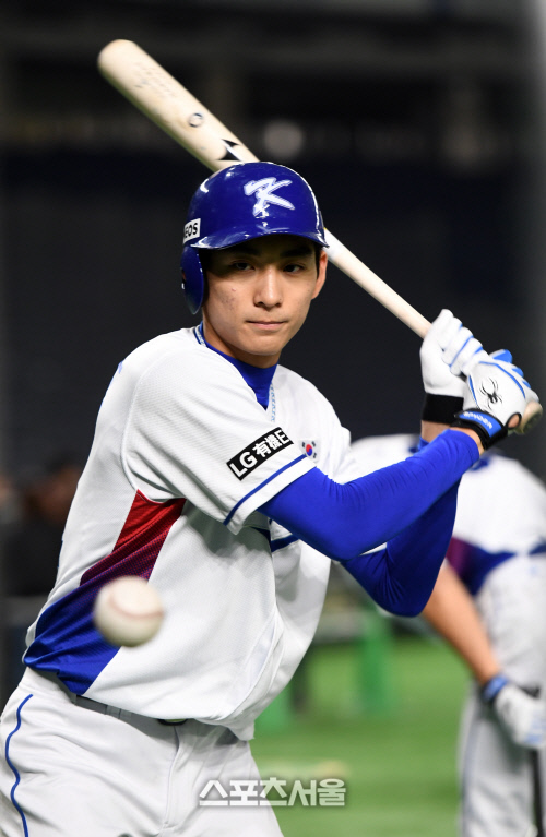 [SS포토]일본과의 결전 준비하는 야구대표팀 이정후
