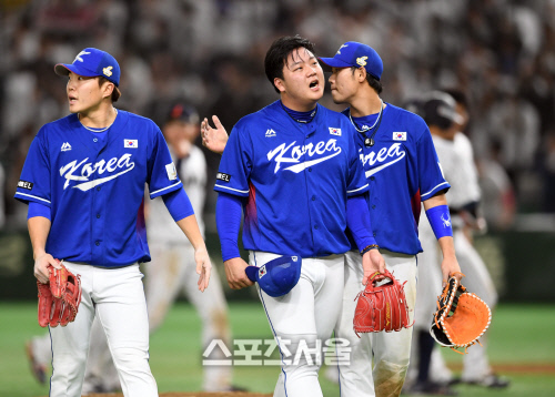 [SS포토]이민호, 일본에게 통한의 끝내기 안타를...