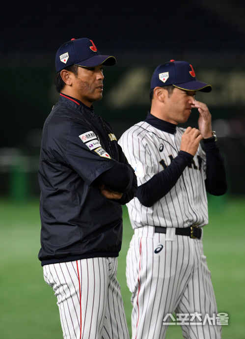[SS포토]한국전 준비하는 일본대표팀 이나바 아쓰노리 감독