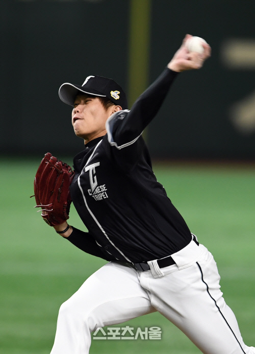 [SS포토]한국-대만, 대만의 선발투수 천관위