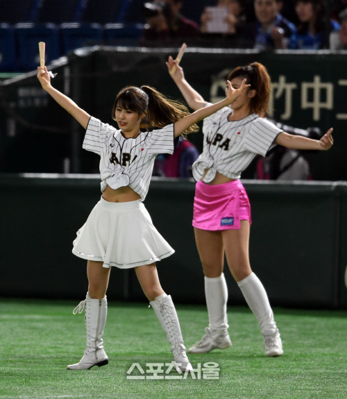 [SS포토]\'부채춤\' 추는 일본의 치어리더