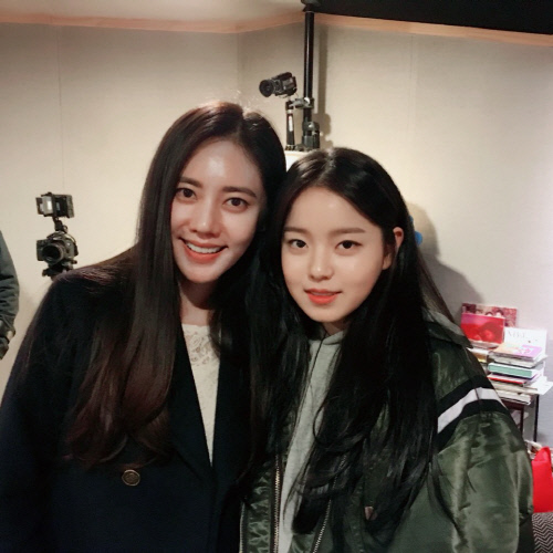 신승훈의 뮤즈 로시, 추자현과 인증샷