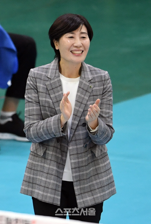 [SS포토]이도희 감독, \'그래도 잘 했어!\'