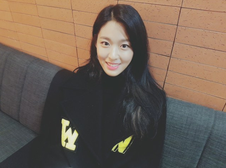 [★SNS] "눈빛이 다했다"…설현, 심장 멎게 만드는 아름다움 