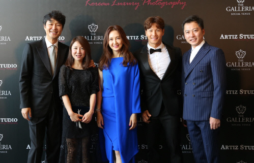 [이미지1] 홍콩 오픈을 축하해주러 온 김종국, 채시라