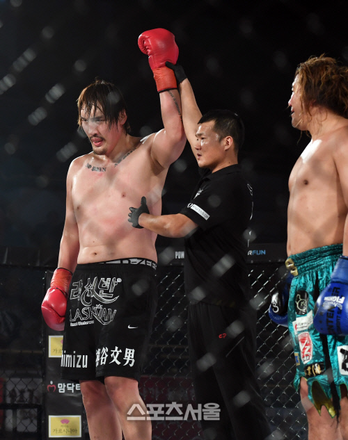 [포토]최홍만, 우치다 노보루에게 3-0 판정승