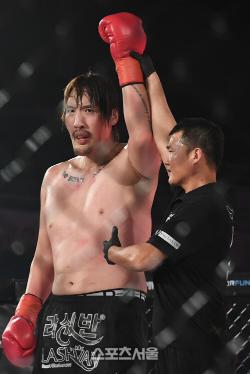 [포토]최홍만, 입식타격기 복귀전에서 판정승