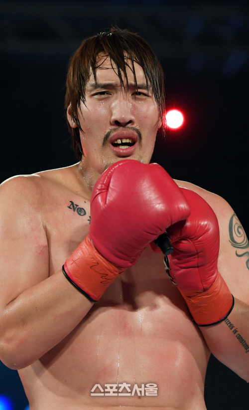 [포토]최홍만, '누가 뭐라든 계속 경기하겠습니다!'