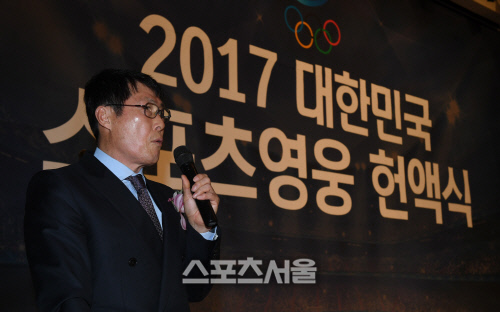 [포토]'스포츠영웅' 헌액 차범근 감독, '지난해엔 김연아에 당연히 밀렸죠'
