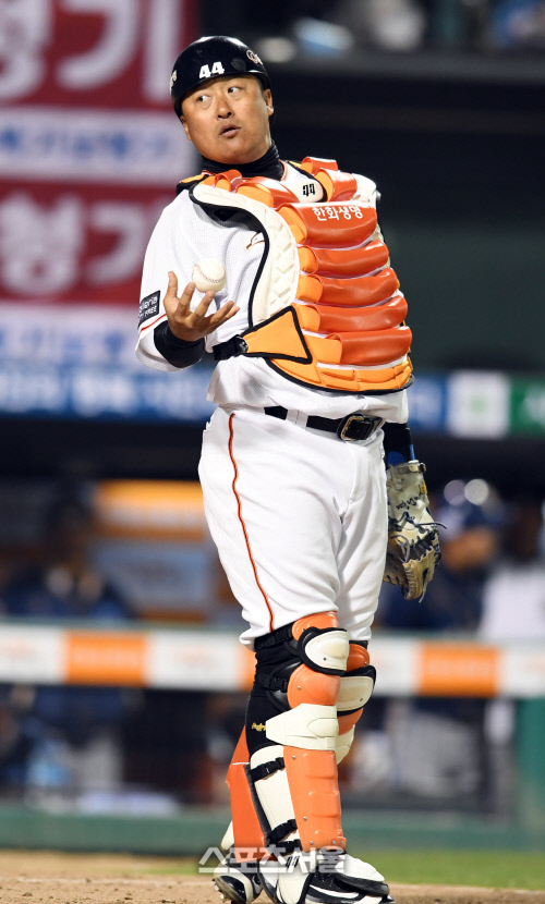 두산, 조인성 정재훈 등 코치 4명 영입