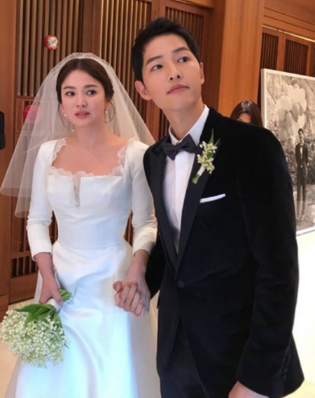 '송혜교 ♥' 송중기, 왼손 약지에 결혼 반지 포착 눈길