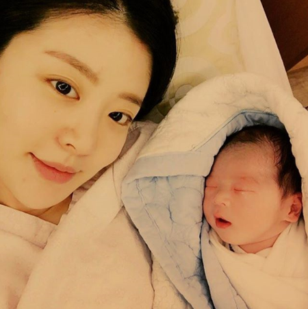 '윤석민과 결혼' 김수현, 중견배우 김예령 딸…'빛나는 미모'