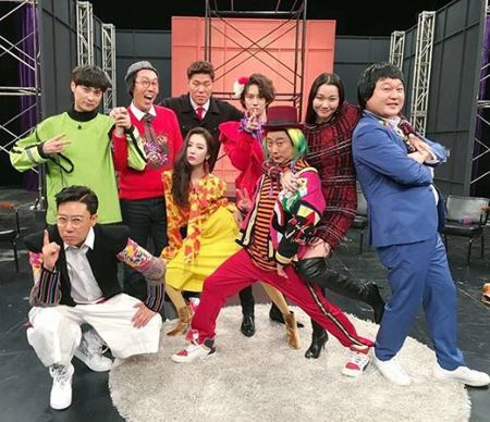 "본방 사수" 선미, '아는 형님' 멤버들X장윤주와 코믹 인증샷