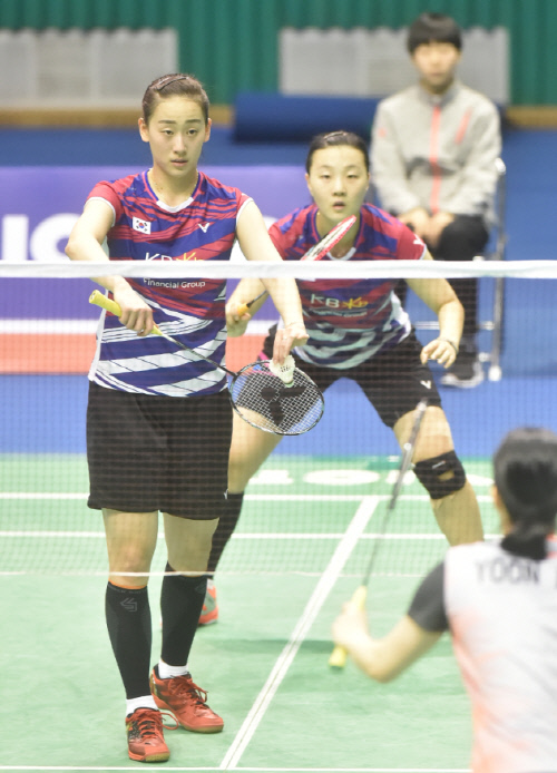 '환상콤비' 이소희-신승찬, 빅터코리아마스터즈 결승 진출...이용대-유연성은 석패
