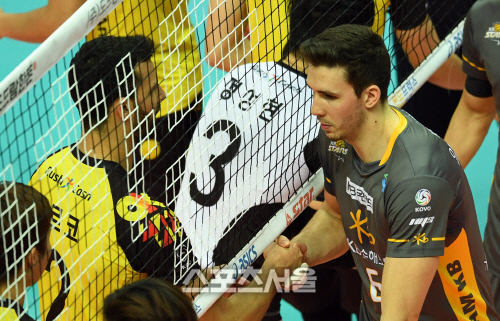 [포토]동생 알렉스, 데뷔전 치른 형 마르코에게 역전승