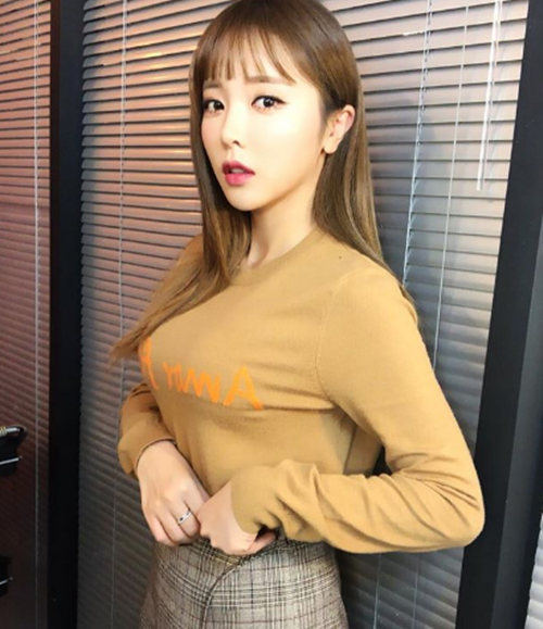 홍진영, 가려도 감출 수 없는 볼륨감에 '시선 강탈' 