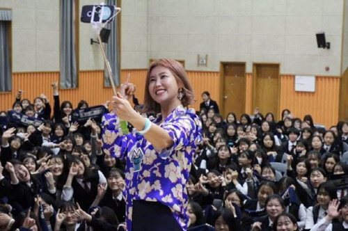 솔비, 청소년들 만나 꿈과 희망 나눠