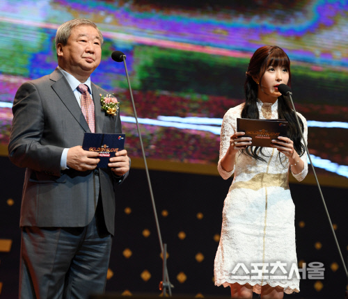 [포토] 구본능 총재-조현영, '페어플레이상' 시상