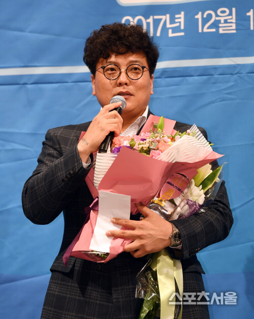[포토] 김태균, 스포츠서울 \'올해의 기록상\' 수상