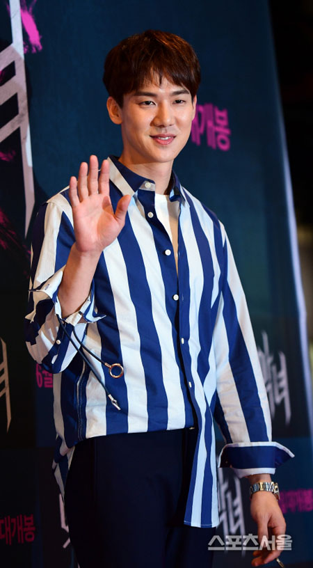 [SS이슈] 유연석, 두 번째 사진전 기부...15년 차 배우의 훈훈한 행보