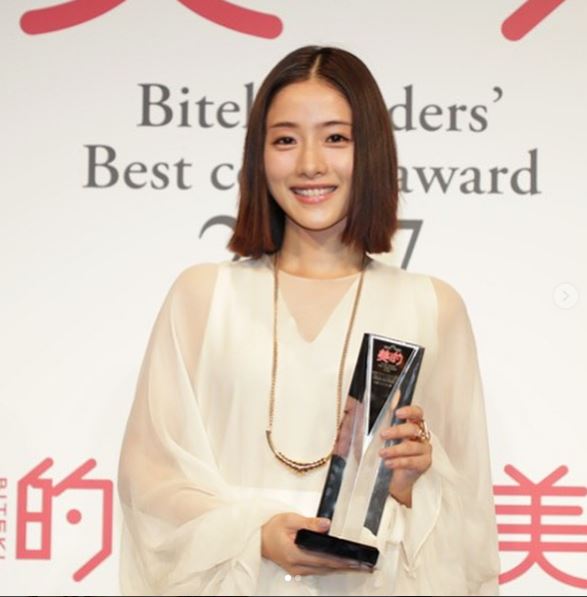 日서 '가장 닮고 싶은 얼굴' 1위 한 김태희 닮은 꼴 여배우