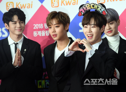 [포토] 워너원 하성운, 귀엽게~ 깜찍하게~ 하트 뿅뿅!