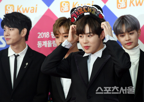 [포토] 워너원 하성운, 헤어밴드...잘 어울리나요?