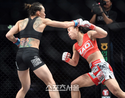 [포토]TKO승 함서희, \'이 한방으로 게임끝!\'