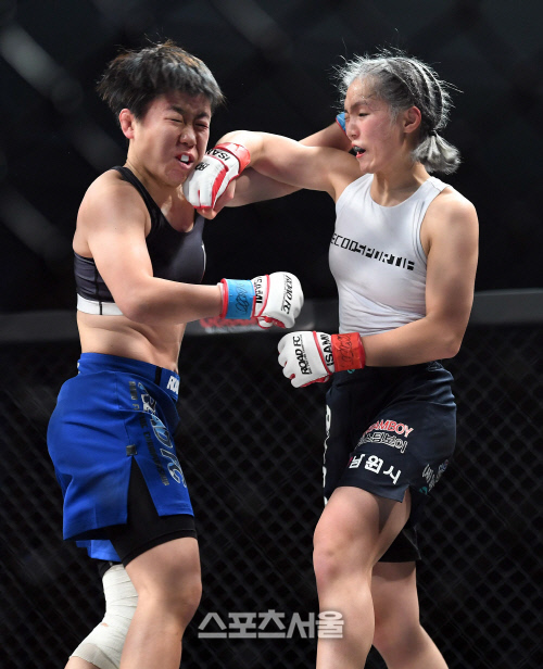 [포토]판정승 거두는 임소희, \'타격이 주효했어~\'